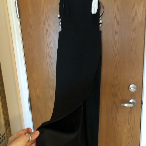 Elegant Black Evening Dress - Picture 12 of 15